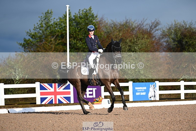 240218A-090929-05018 - 162-Holly.Kerslake-Totil.Platinum