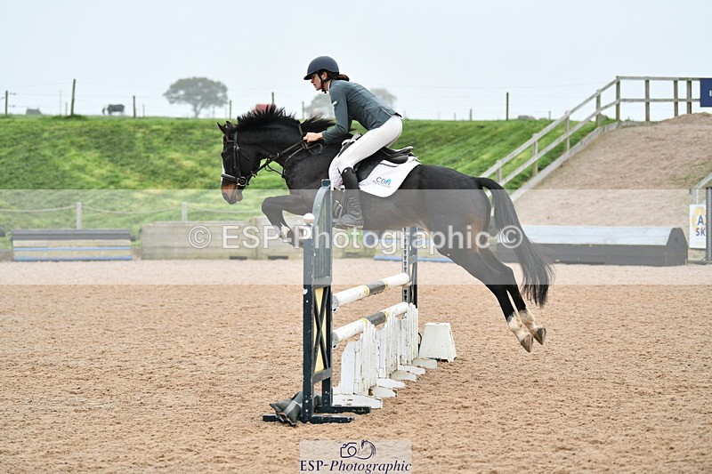 241102A-110812-04199 - SAT Cls 9 British Novice and 90cm Open