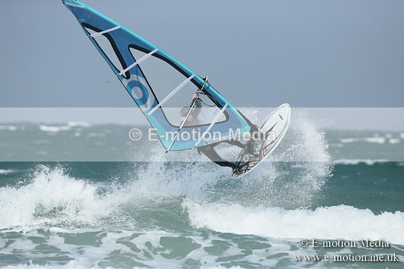WS 020413-132 - Windsurfing