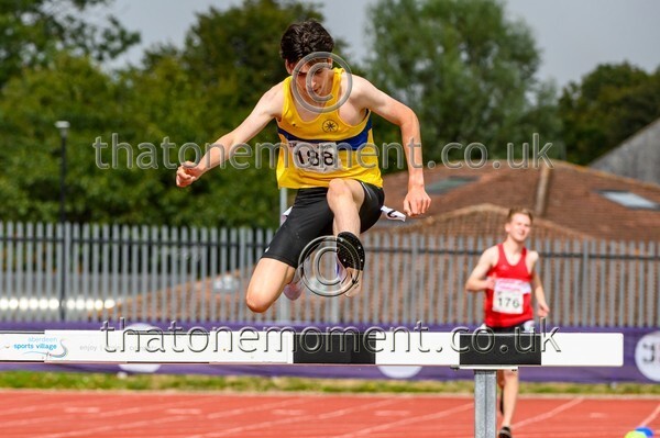 Age25SUN-929458 - Track Male