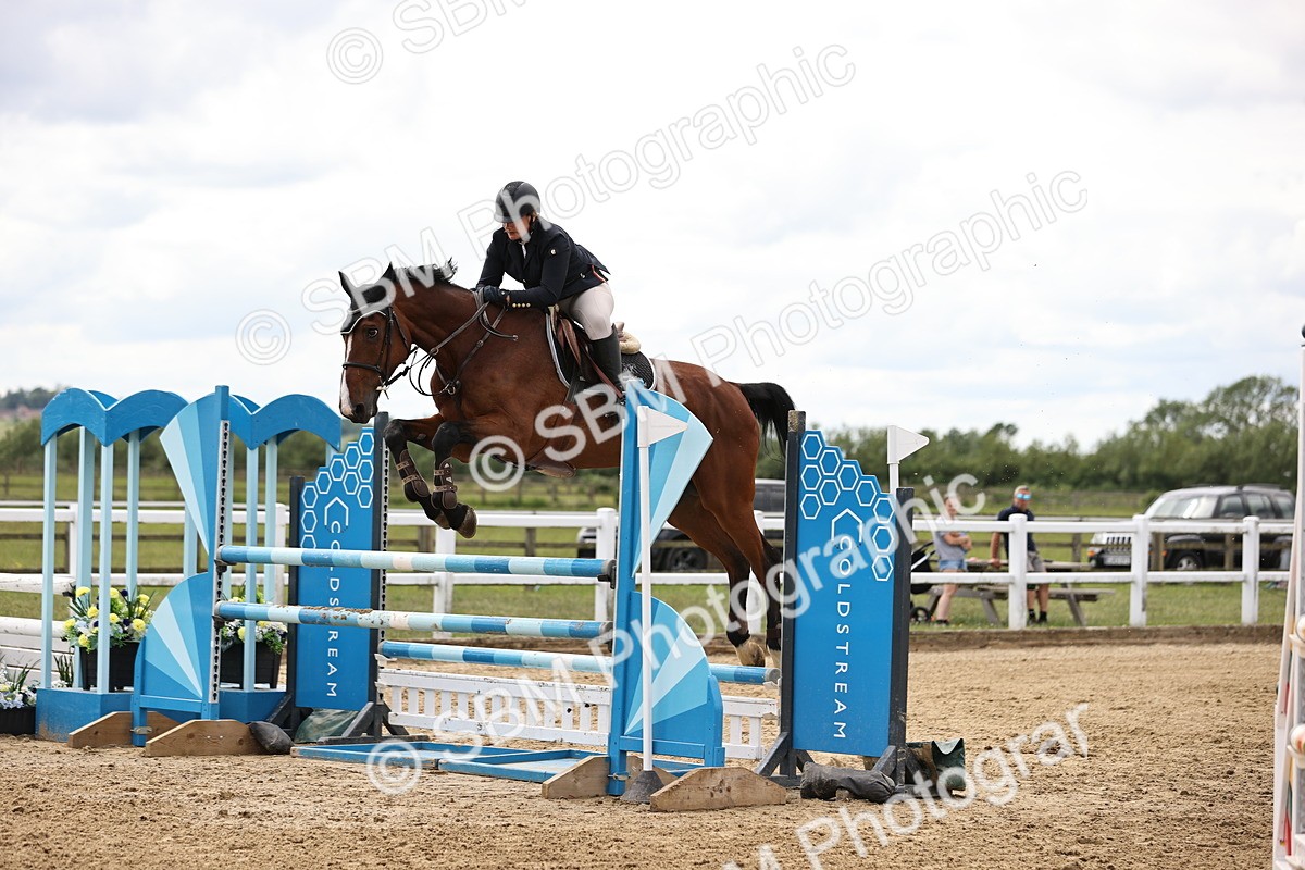 SBM_003103 - Class 11 - Senior Newcomers - 1.10m