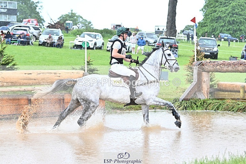 240526-124118-22127 - 404-DEERPAIRC_REVELRY-Max_Warburton