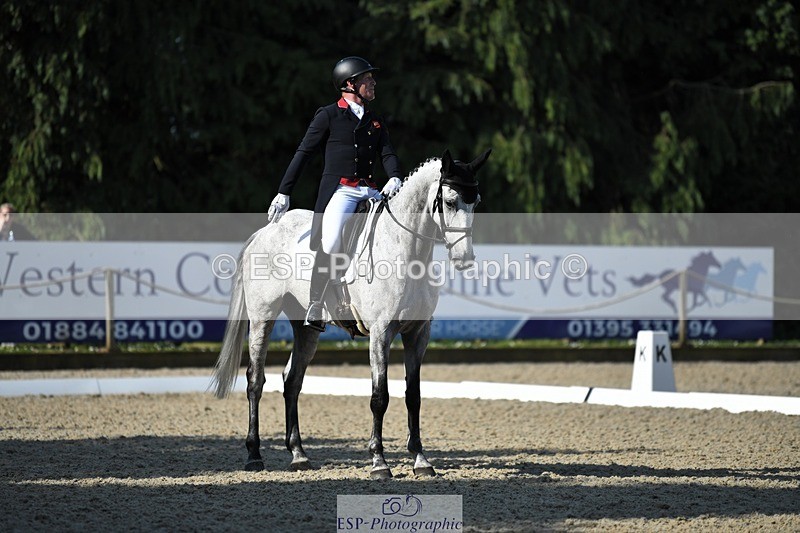 230525-090933-01546 - 302-EN_TARO_DES_VERNIER-Oliver_Townend-WEDTrotUp+DR