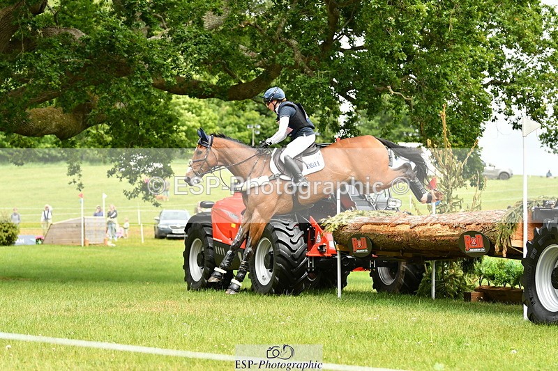 250525A-142613-16948 - D-468-Laura.Collett-LONDON.52