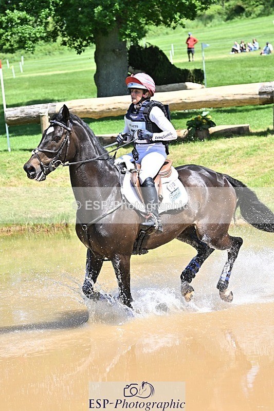 240525-121240-12972 - 370-STORM_IN_DECEMBER-Claire_Fielding