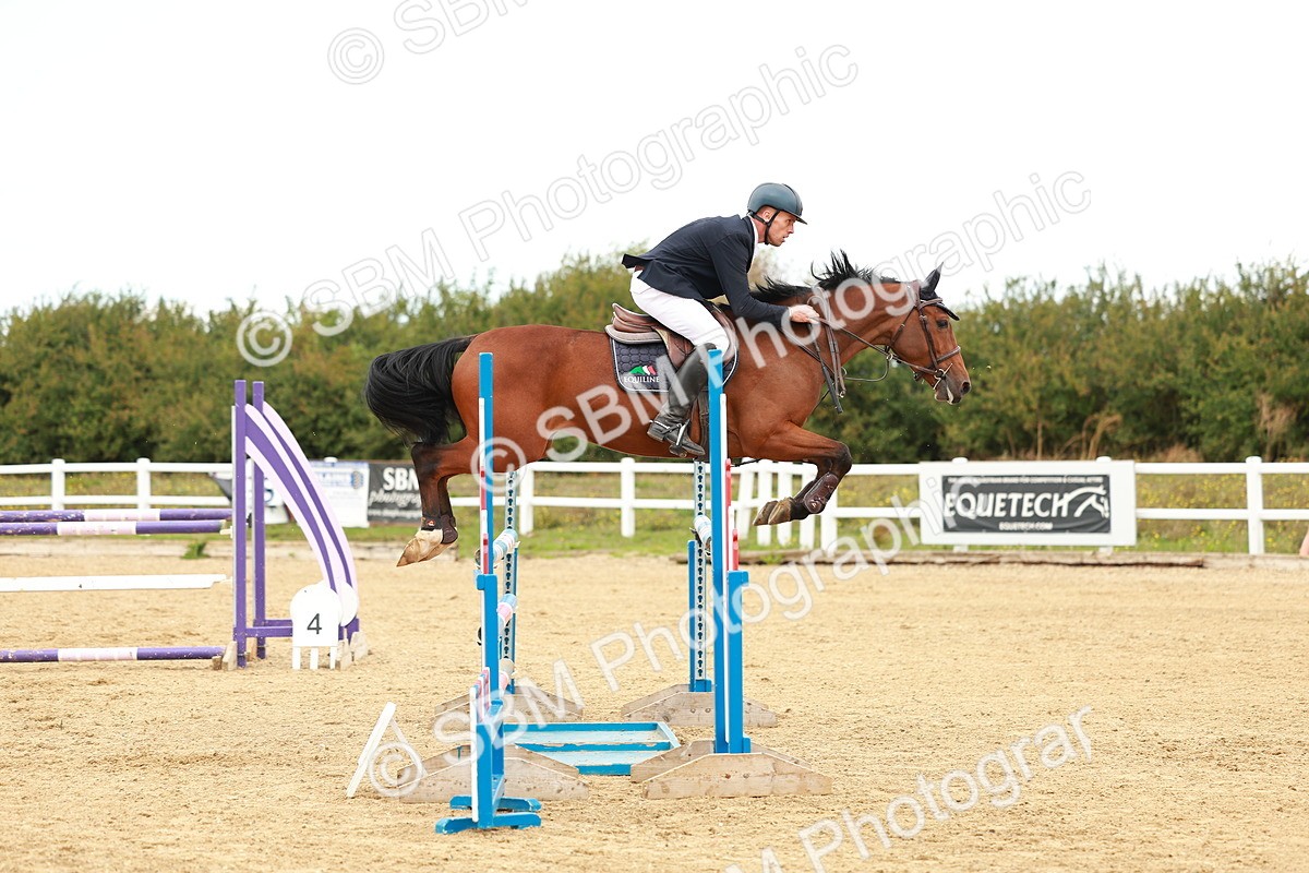 SBM_001610 - Class 4 - Senior Newcomers - 1.10m