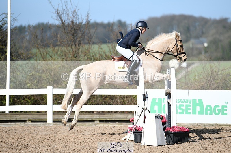 250330-103512-06178 - Cls 32 British Novice and 90cm