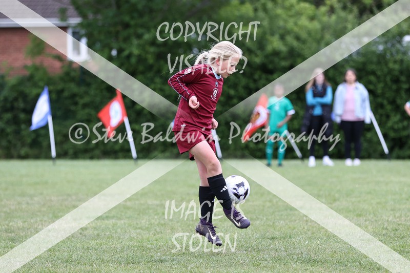 1DX32292 - Covingham Park V Tadpole Farm