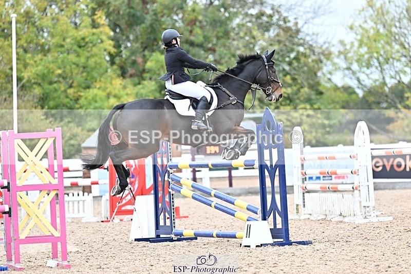 251015-132558-00571 - Cls 4 Newcomers and 1.10m Open