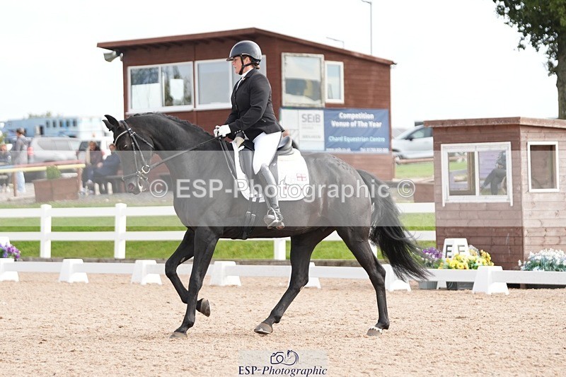 250906-102206-01477 - 003-Helen.JamesDecadent