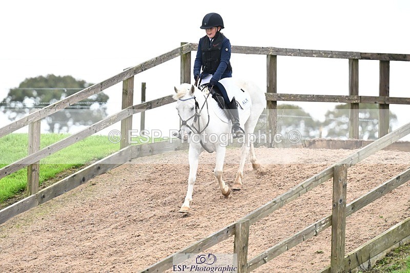 250920-155219-01805 - Cls 21 Pony Intro 80cm Derby