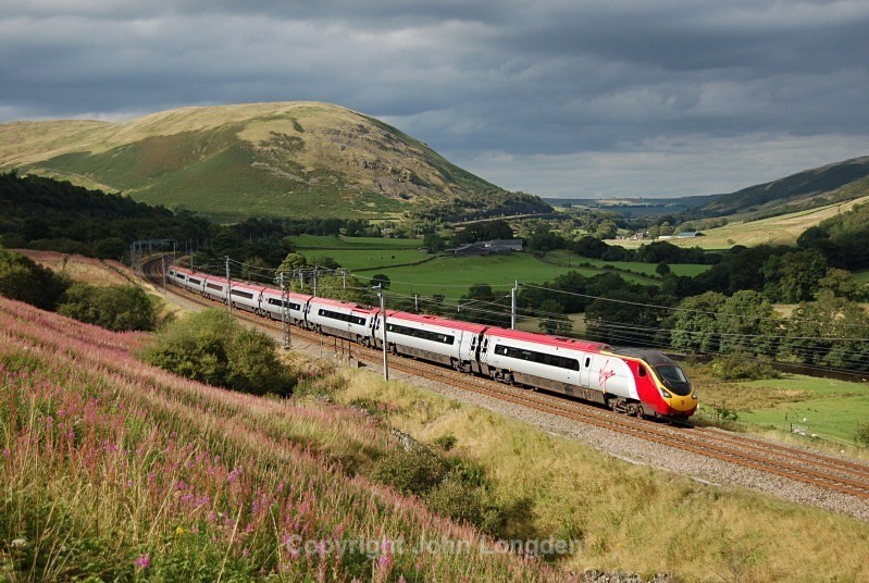22.8.11 - 390030 14.40 Glasgow - Euston, Dillicar Common - West Coast Main Line (north to south)