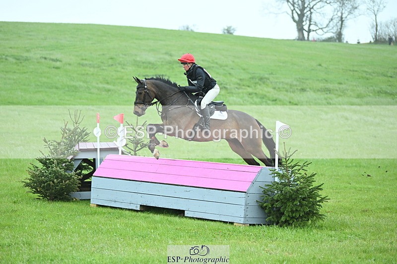 250418-103222-01193 - 017-Rosie.Bradley-Hole-KILMOUNTAIN.TOYBOY