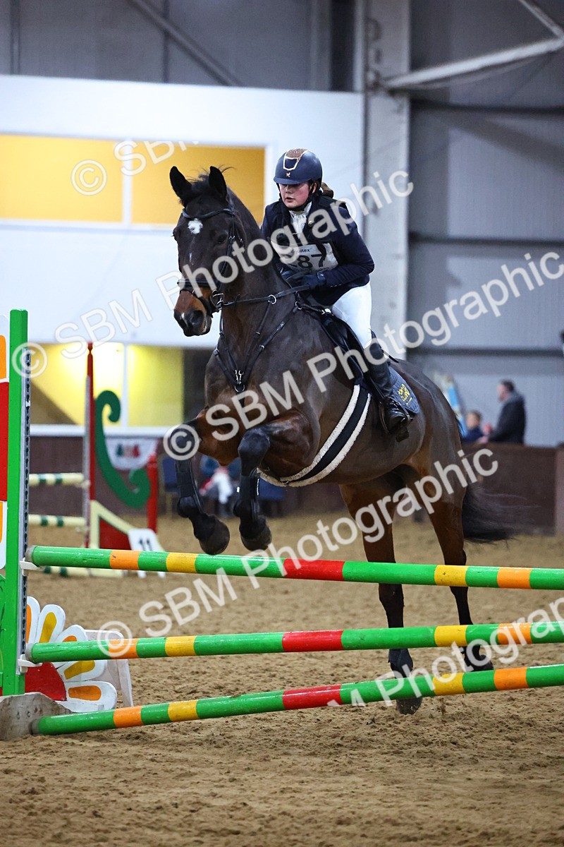 SBM_002714 - Class 6 - Holly & Ivy Stakes - 90cm