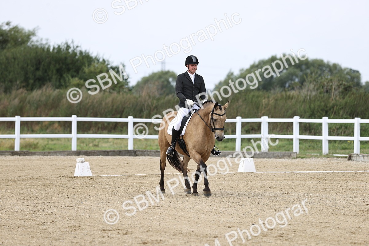 SBM_017441 - Class 14 - Novice 23 - 13.52-14.55