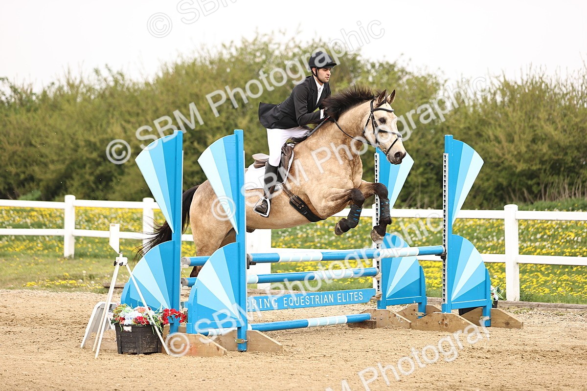  - Class 15 - Senior British novice - 90cm