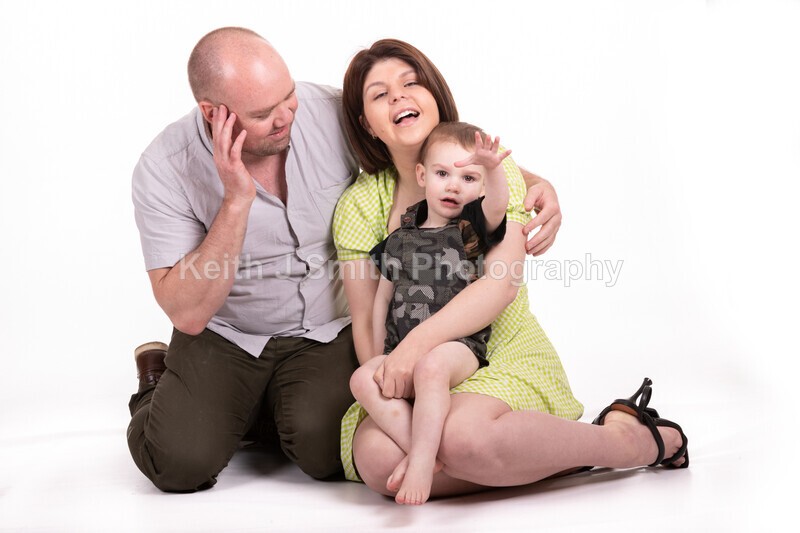 2KJS2791 - Jannie, Kristen & family. Studio