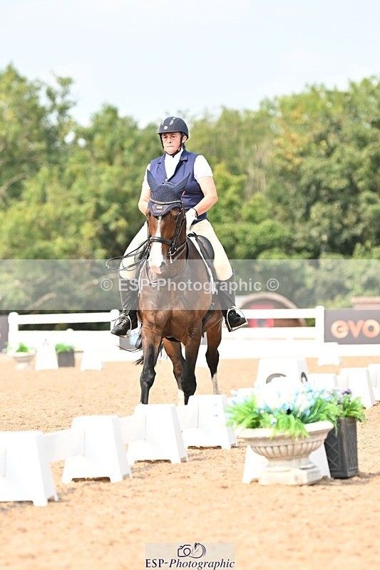 250816-150430-05753 - 031-Nicola.SealRebel.Heart