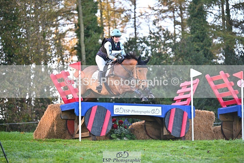 241026-093439-11004 - 376-Rachael.Hardman-WHIPPLETREE.HAILEYS.COMET