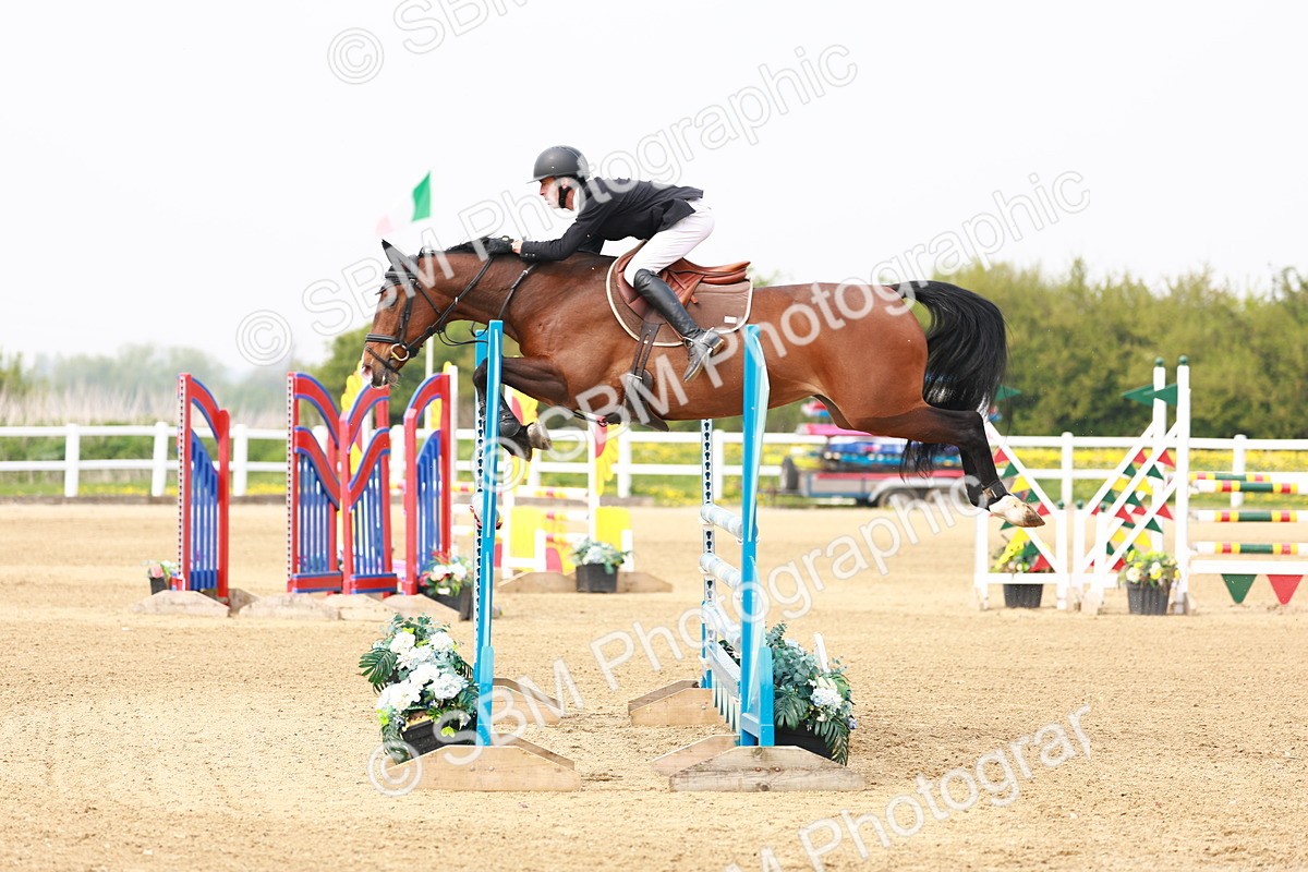  - Class 19 - Senior Foxhunter - 1.20m