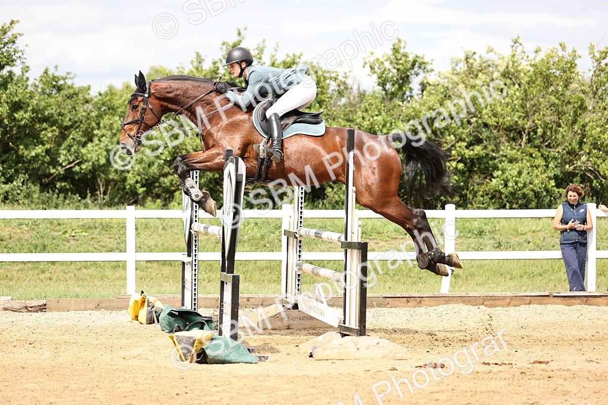 SBM_003372 - Class 11 - Senior Newcomers - 1.10m