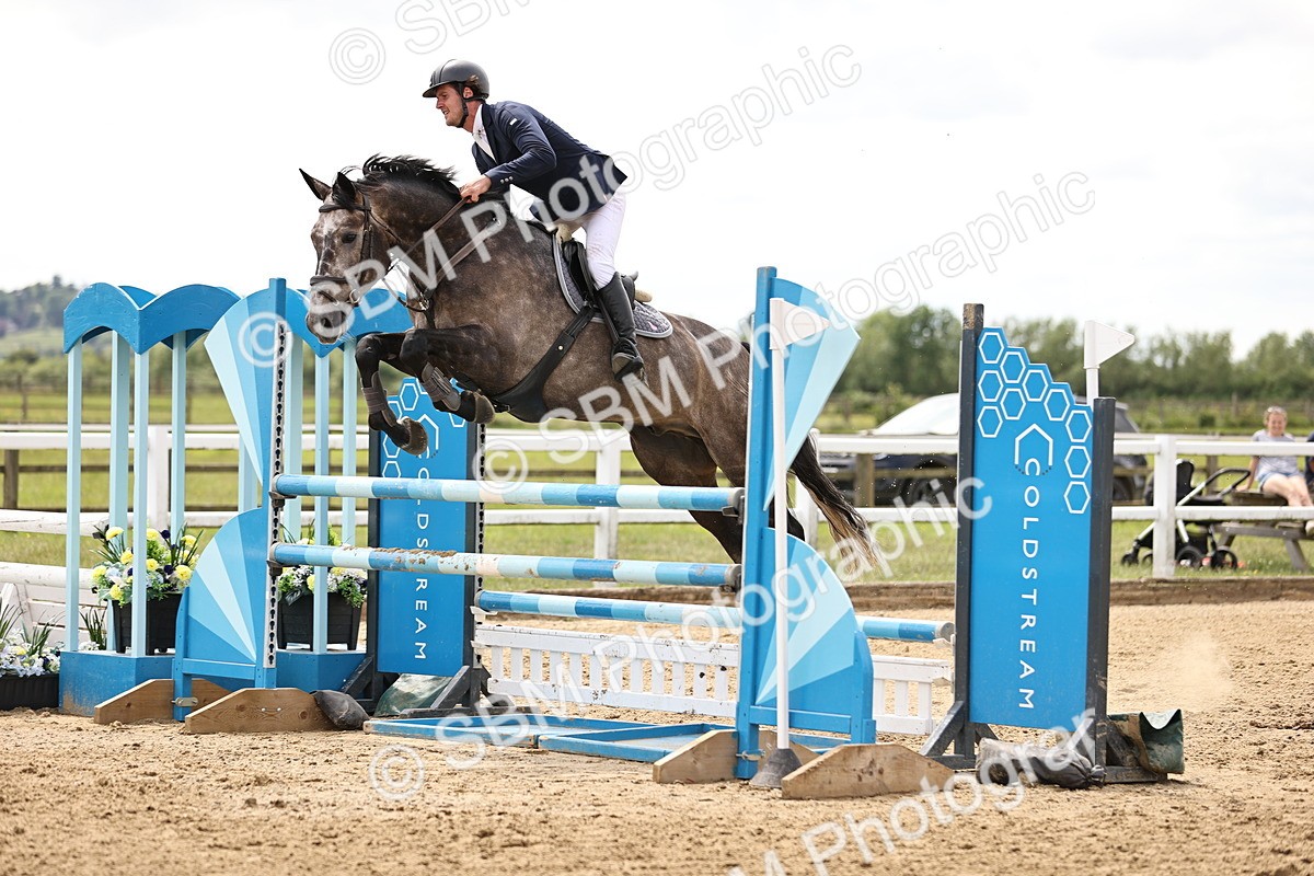 SBM_003199 - Class 11 - Senior Newcomers - 1.10m