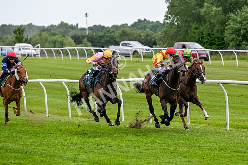 220626-Race 3-Battenburg Belle-8886 - Race 3 15.30pm Catterick Racecourse Supporting Racing Staff Week Handicap