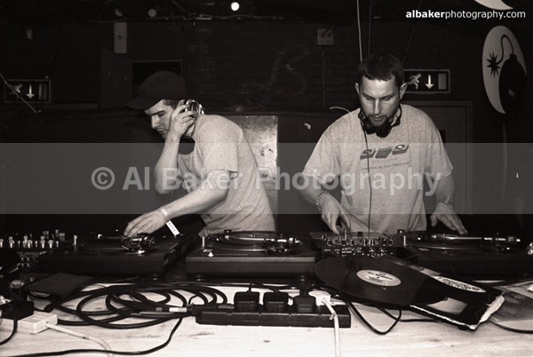 13 scratch perverts - Sub Tub @ music box 02.06.02