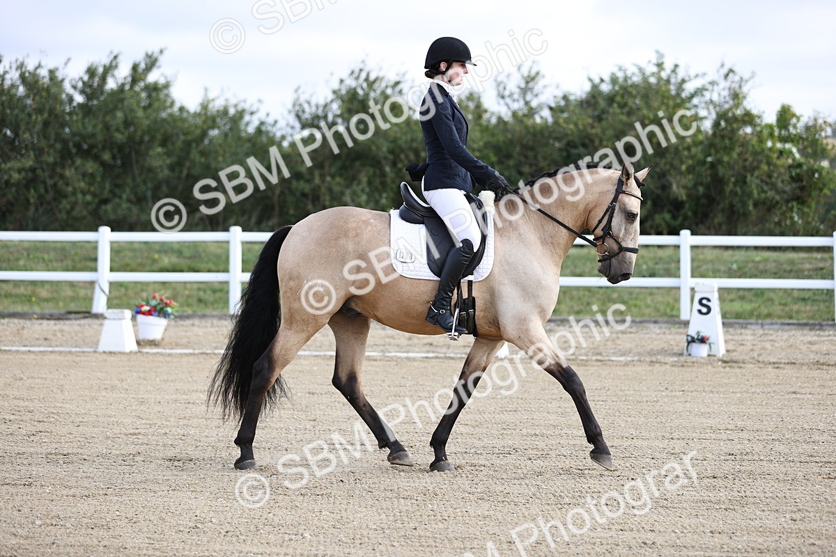 SBM_015295 - Class 14 - Novice 23 - 9.05-10.08