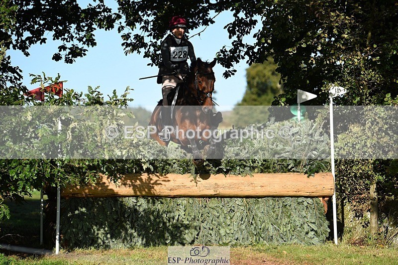 231022-104054-25503 - 228-CHEVALIAN.DUCATI-Hannah.Hobhouse-XC