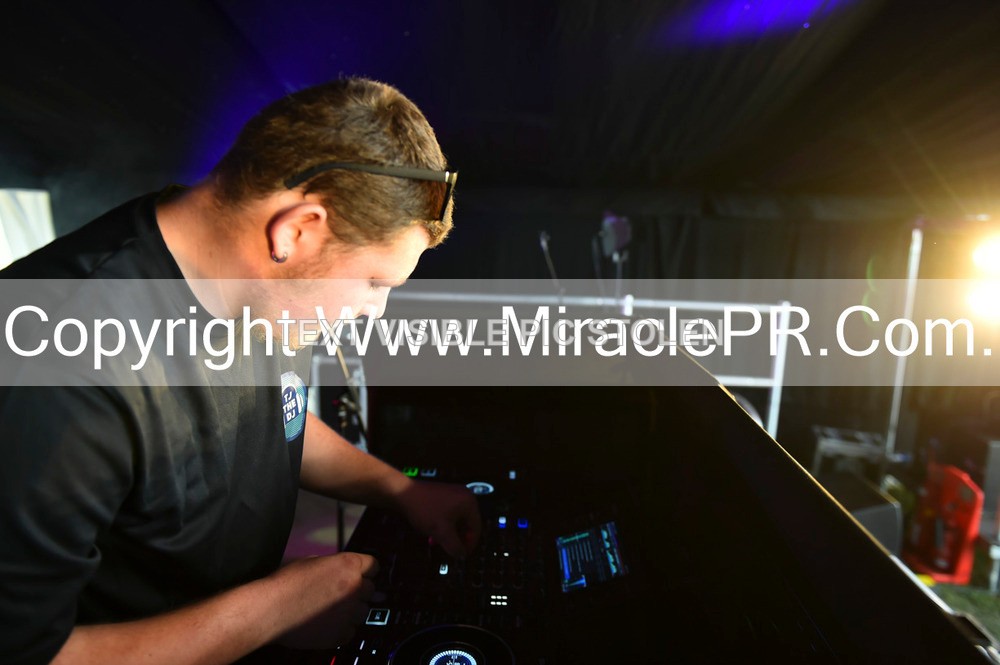 SH4_9929 - Tj the DJ