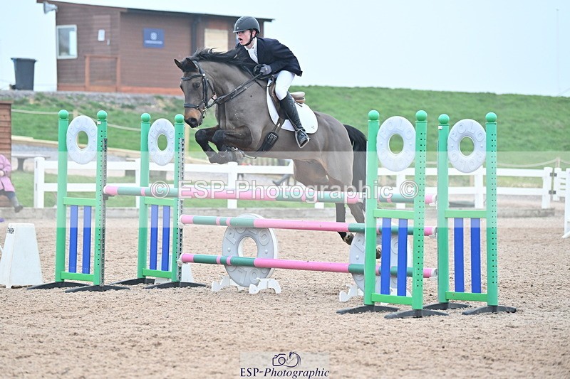 240113A-134013-02243 - Cls 12 Newcomers and 1.10m Open