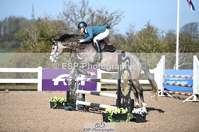 250330-101215-06031 - Cls 32 British Novice and 90cm