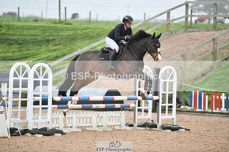 241102A-111531-04235 - SAT Cls 9 British Novice and 90cm Open