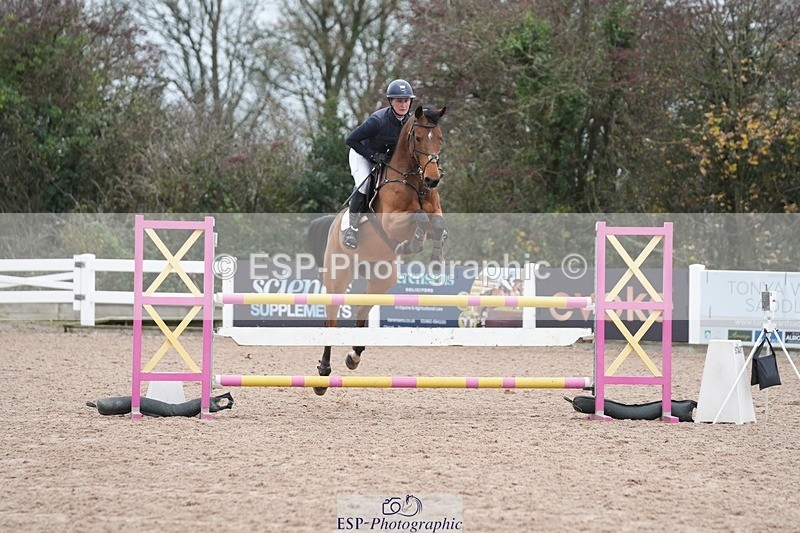 251109-112908-03561 - Cls 20 Newcomers and 1.10m Open