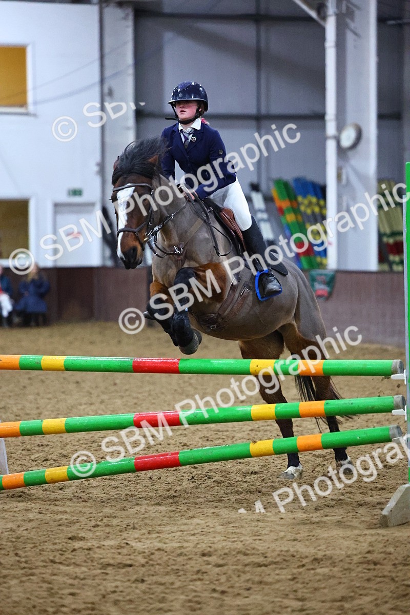 SBM_002813 - Class 6 - Holly & Ivy Stakes - 90cm