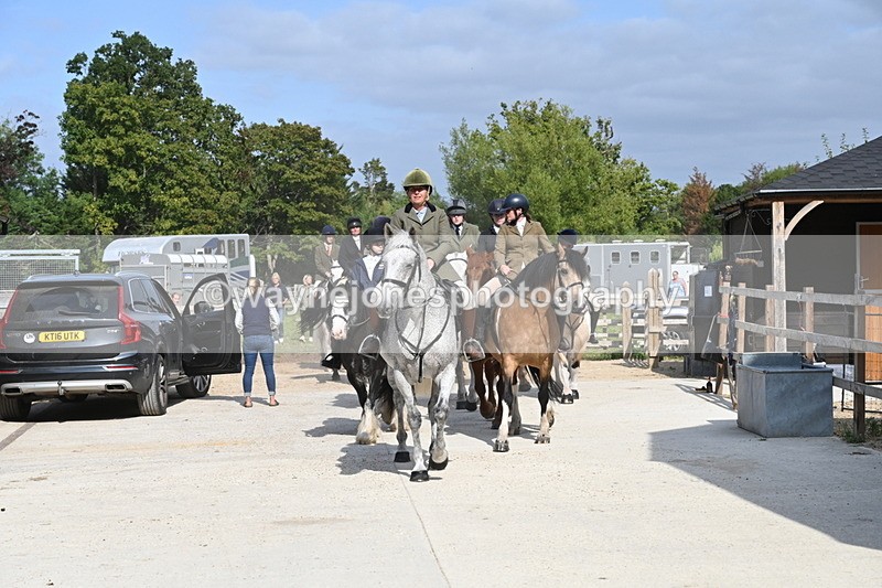 WJ6_3157 - Berks & Bucks - The Old farmhouse - Hound Exercise 20-08-25