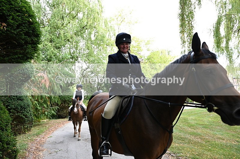 WJ6_4072 - Berks & Bucks - The Old farmhouse - Hound Exercise 20-08-25