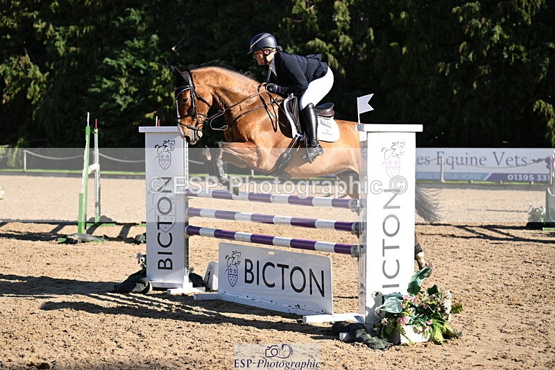 251024A-125158-10496 - C-240-Issy.Hollidge