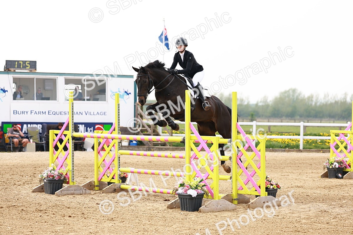  - Class 19 - Senior Foxhunter - 1.20m