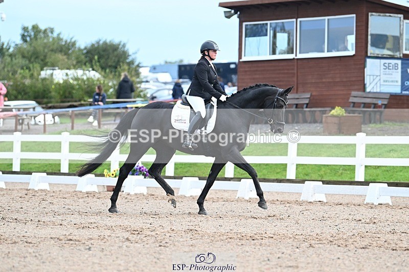 250907-112006-07188 - 003-Helen.JamesDecadent