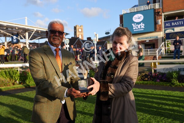 yr07102022r6-54 - Race 6 5.00pm William Hill Lengthen Your Odds EBF Novice Stakes