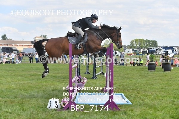 BPP_7174 - CLASS 3 Andrew Hamilton Coach, RHS Foxhunter Championship Qualifier