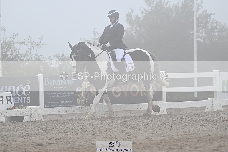 250907-150131-09007 - 106-Lucy.HamblettGalliano.Gold.Dust