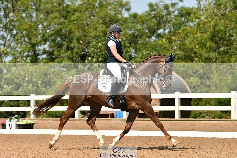 250817-130142-09809 - 214-Verity.PerryVogue