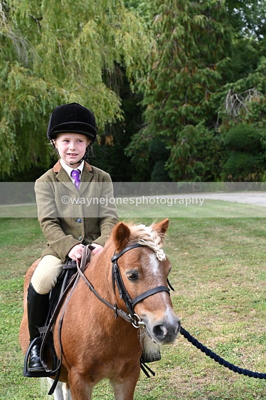 WJ6_3399 - Berks & Bucks - The Old farmhouse - Hound Exercise 20-08-25