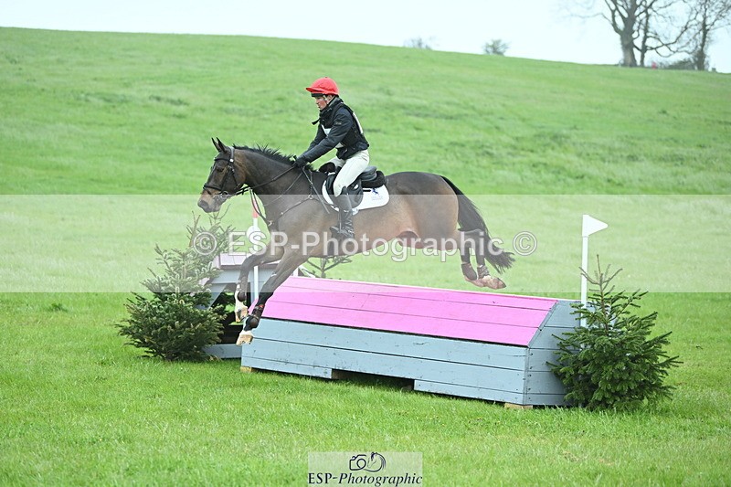 250418-103222-01194 - 017-Rosie.Bradley-Hole-KILMOUNTAIN.TOYBOY