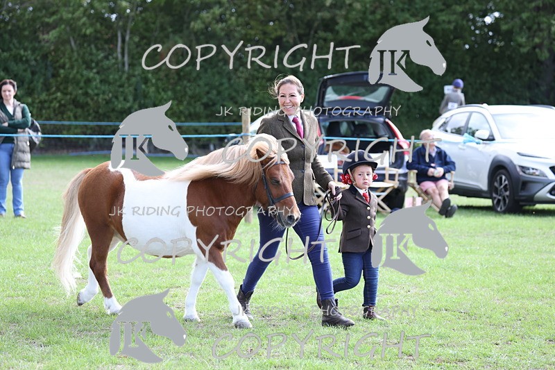 APP_2972 - Class 10a/b M&M in hand