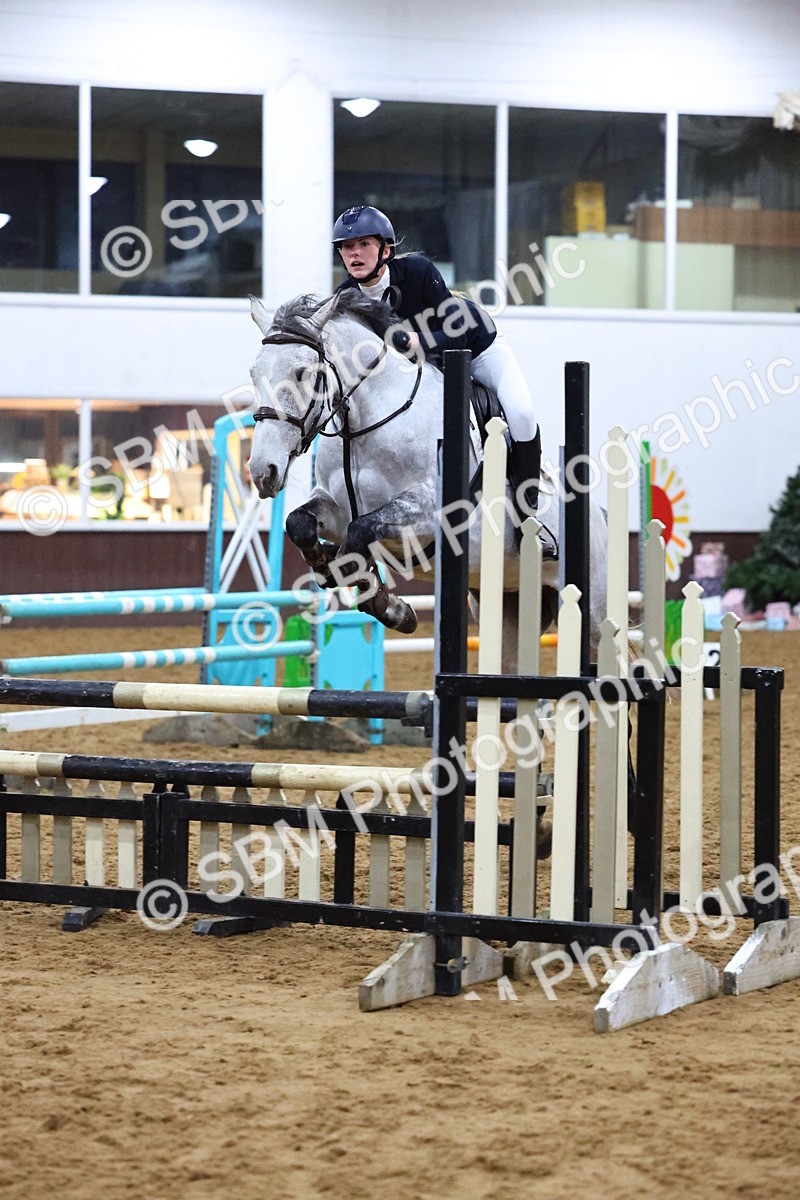 SBM_002923 - Class 6 - Holly & Ivy Stakes - 90cm