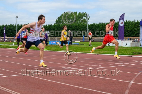 Age26 SAT-815024 - Track Male Set One